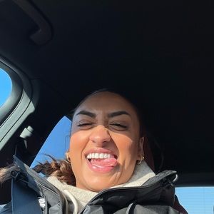 Meet your Posher, Anjollie